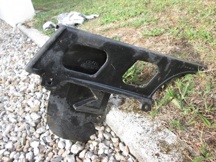 recherche un protecteur de chaine pour ma 300 EXC 2004