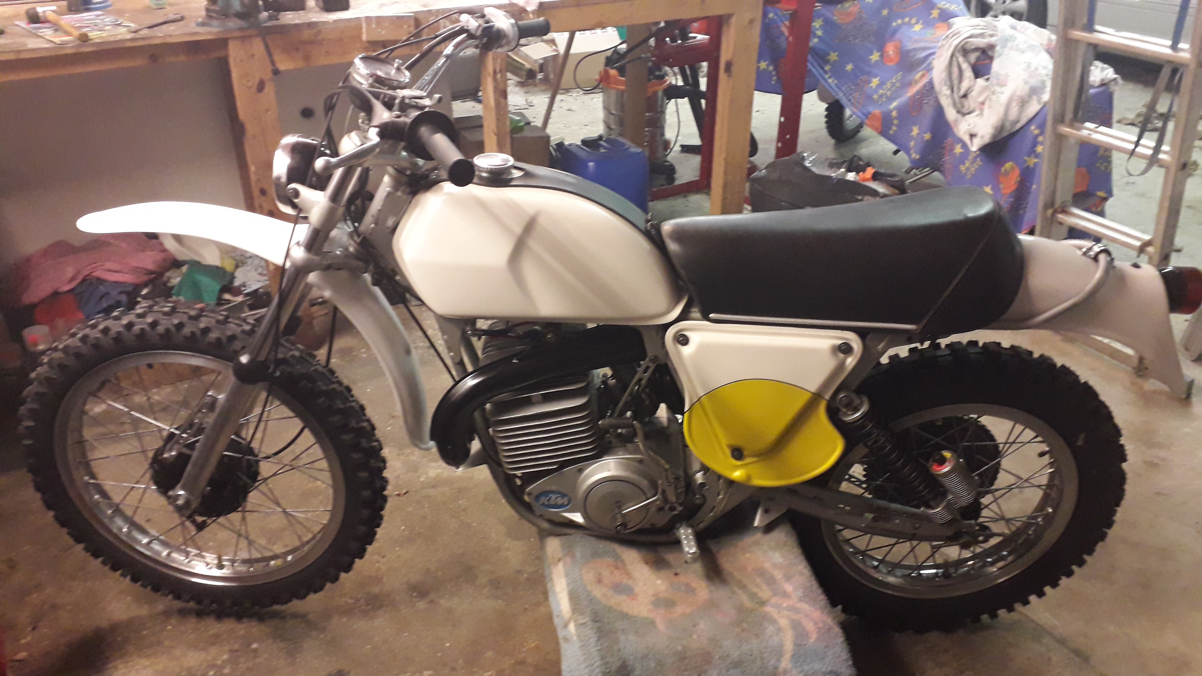400cc 1975