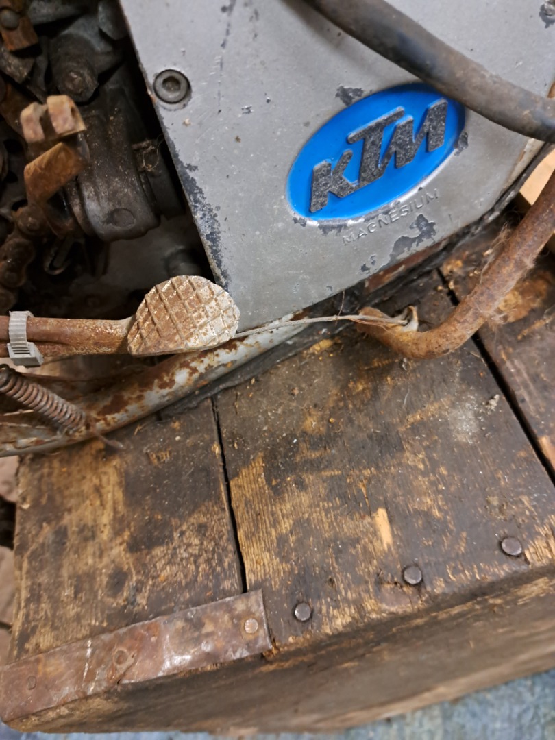 Rénovation KTM 250 ISDT 1976 du plat pays