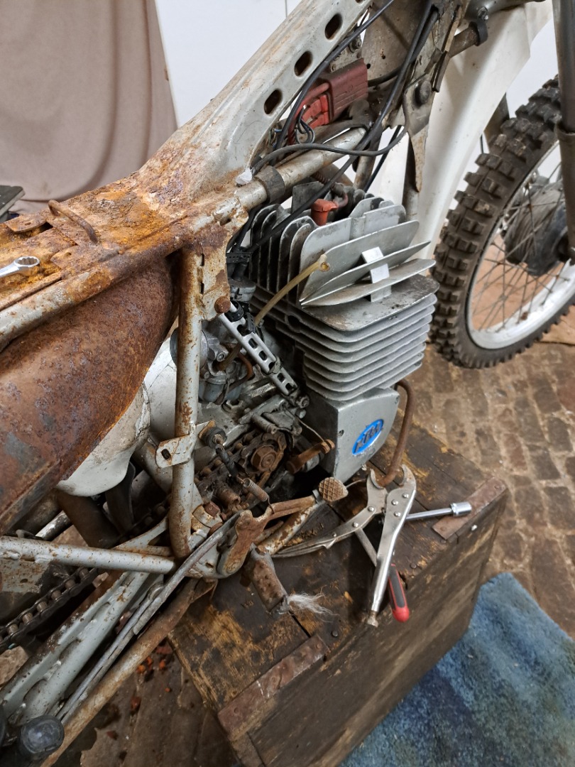 Rénovation KTM 250 ISDT 1976 du plat pays