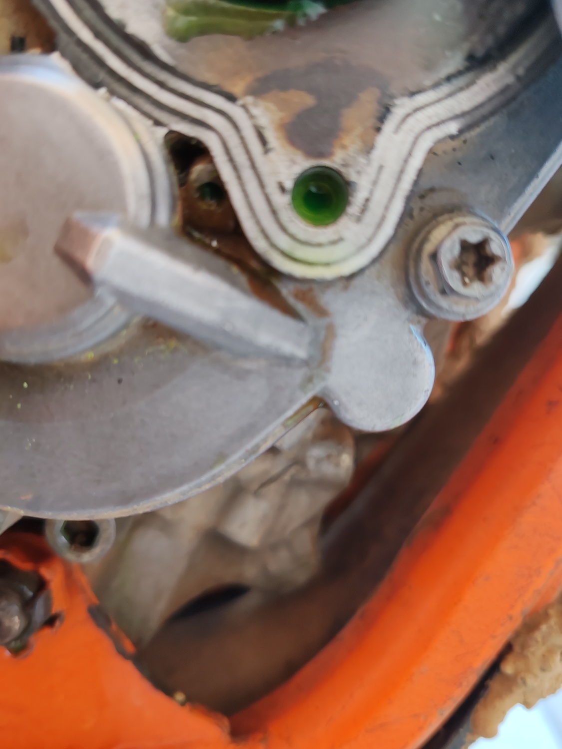 Fuite de liquide de refroidissement au niveau de la pompe à eau