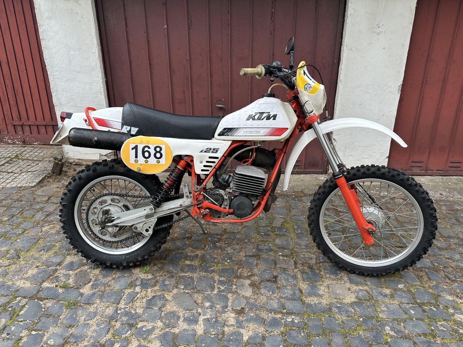 Une petite 125 RVGS de 1980