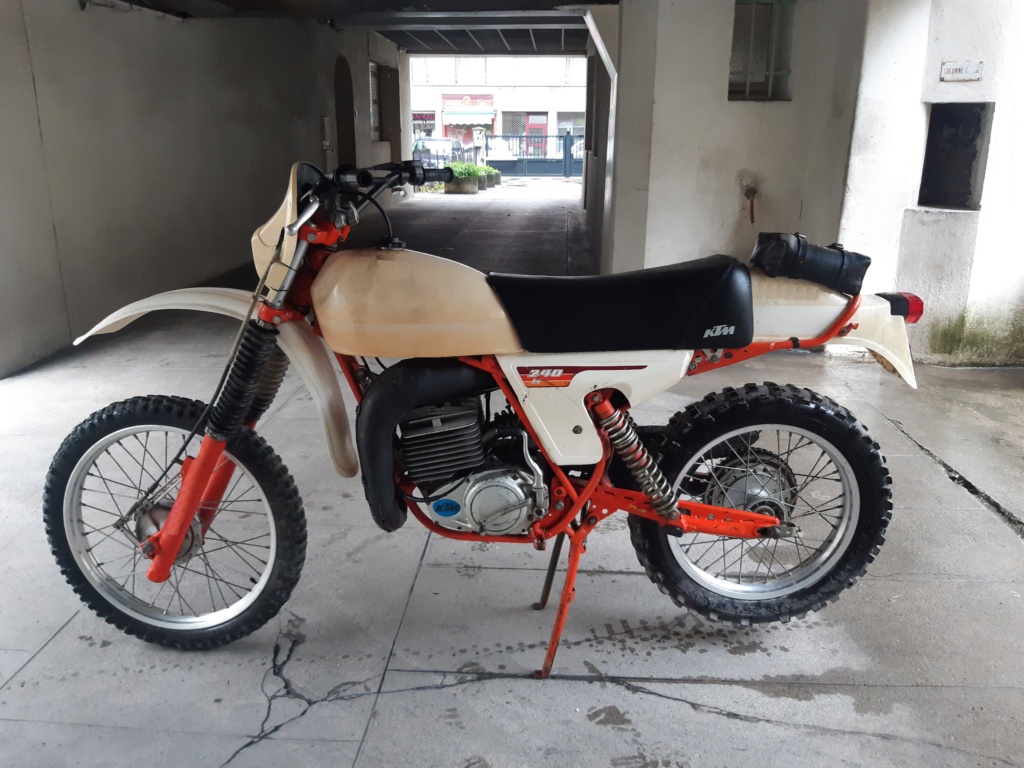 Photo ancrage béquille centrale ktm 1979 80