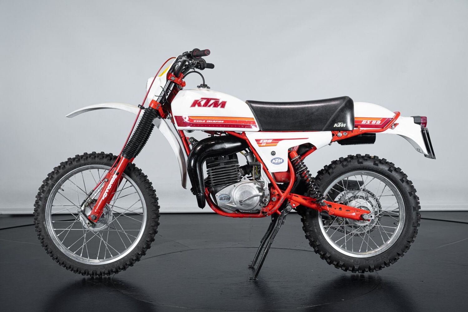 Photo ancrage béquille centrale ktm 1979 80